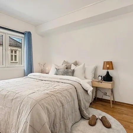 Lejlighed Cozy Flat With Balcony